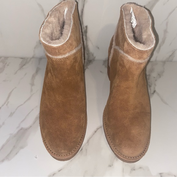 Ugg Chestnut Boots Size 8 - Picture 6 of 13